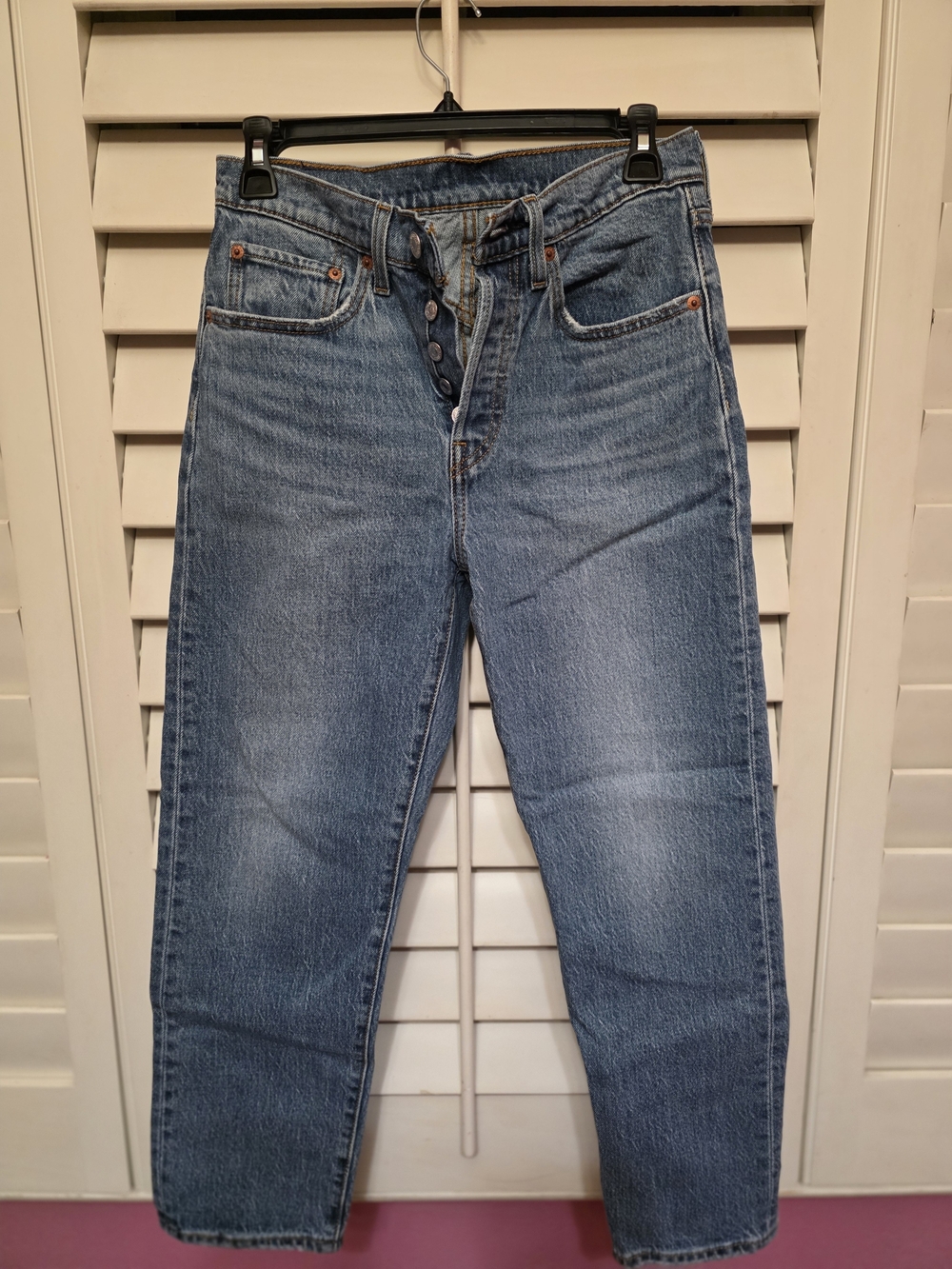 Levi's Women's Straight Leg Jeans in Light Blue Wash